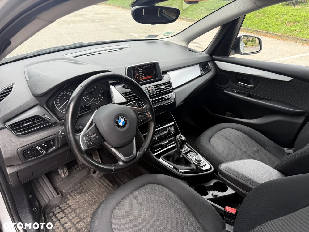 BMW Seria 2 218d - 14