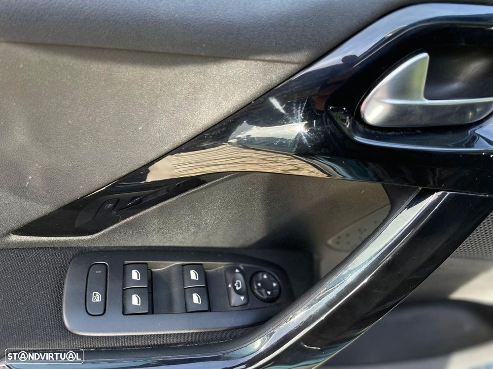 Peugeot 2008 1.2 PureTech Signature EAT6 - 11