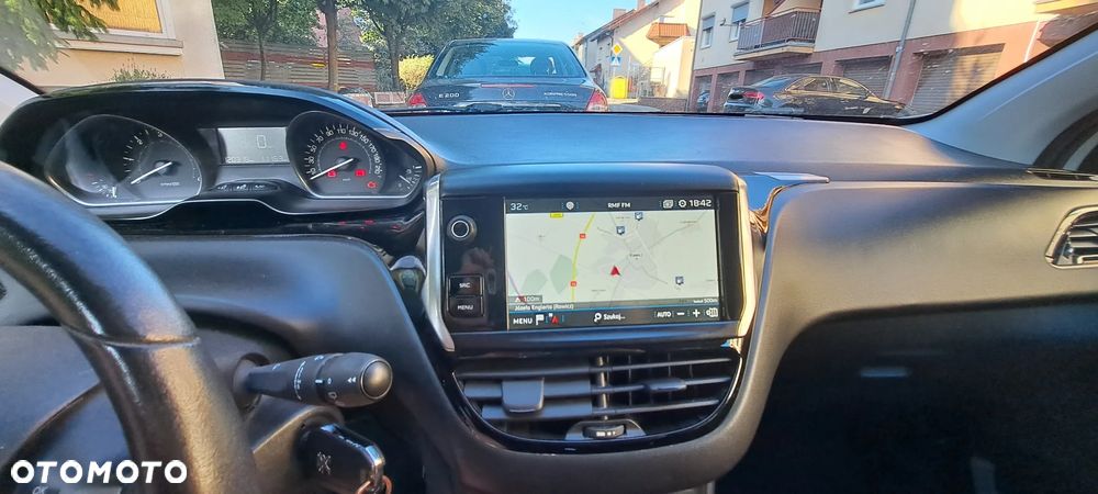 Peugeot 208 Blue-HDi 100 Stop&Start Active - 14
