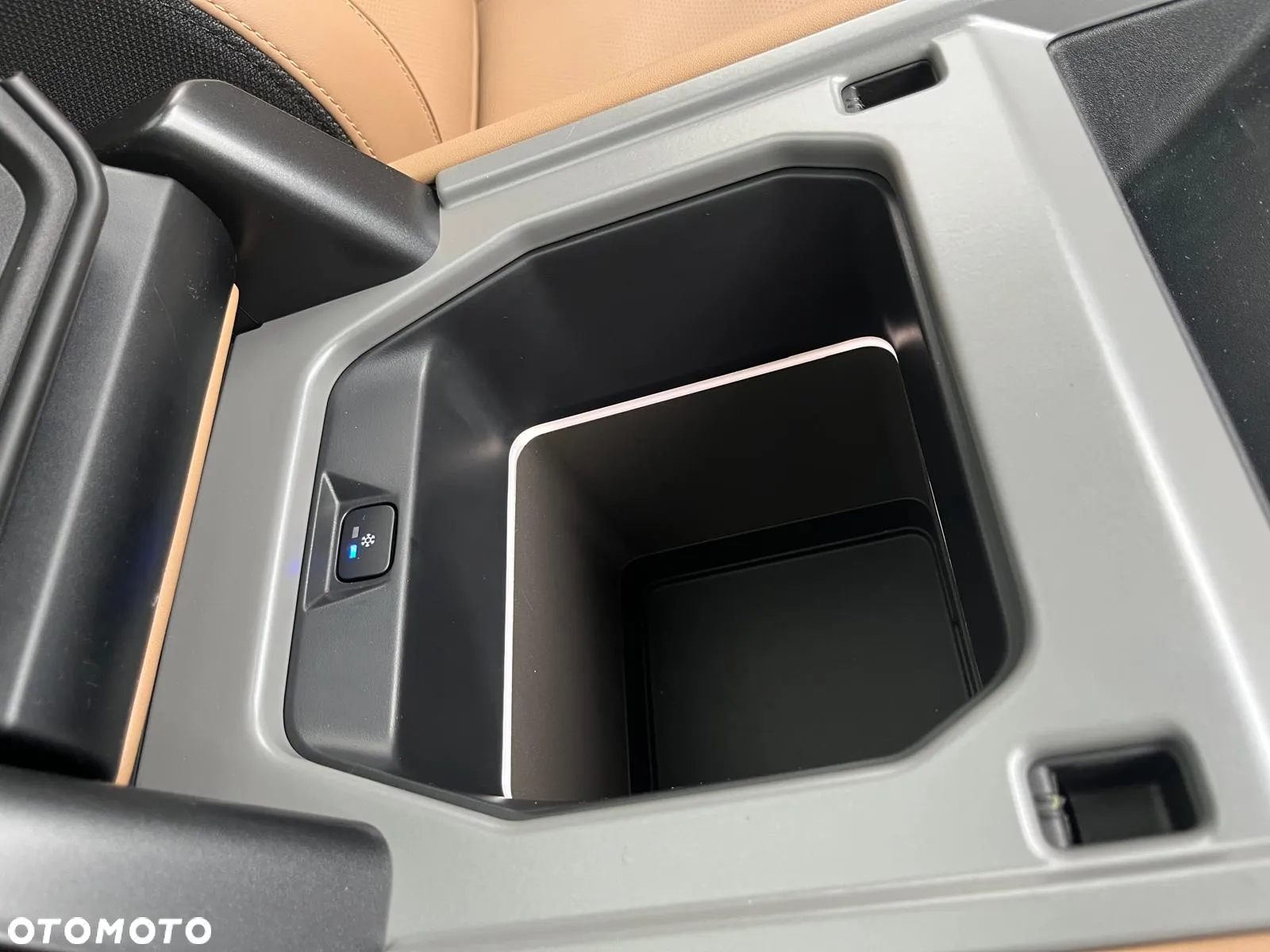 Land Rover Defender - 12