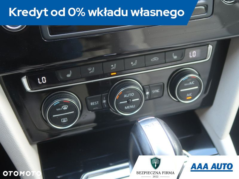 Volkswagen Passat - 13
