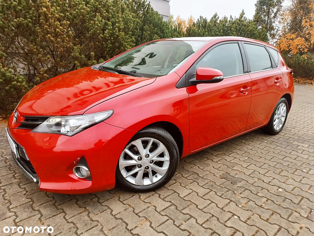 Toyota Auris 2013 photo 2