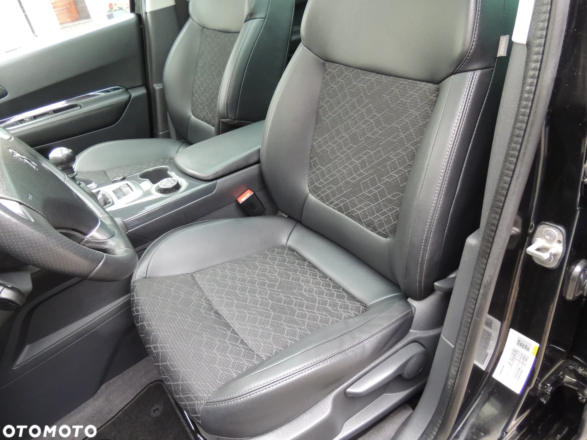 Peugeot 3008 HDi 115 Allure - 16