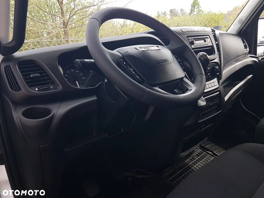 Iveco 70C18 KONTENER ROLETY BOK DO TRANSPORTU WODY 3,66x2,21x1,86 KLIMA DMC 7000KG RAMA PODWOZIE - 23