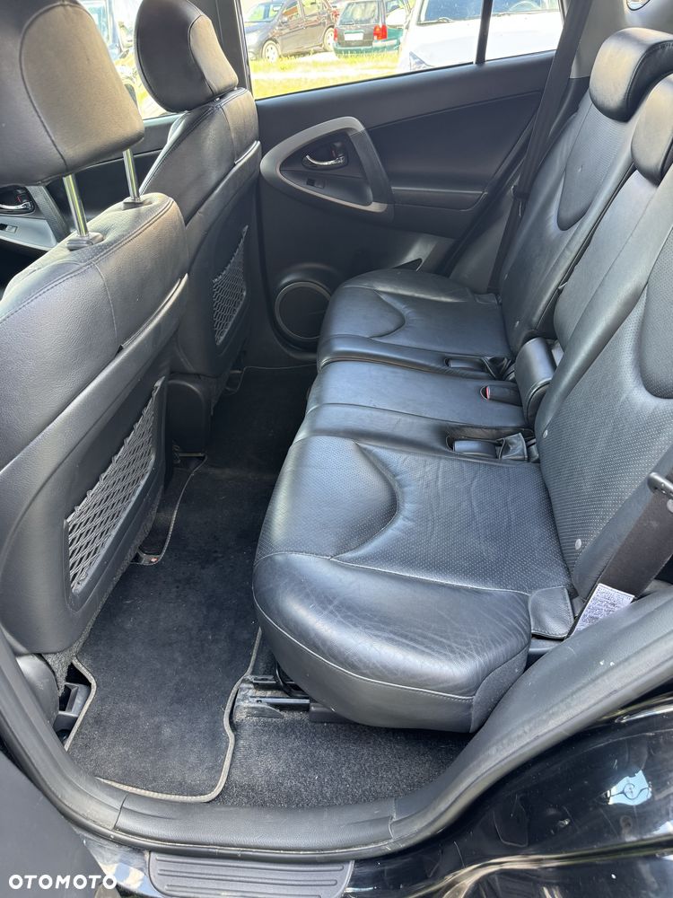 Toyota RAV4 - 8