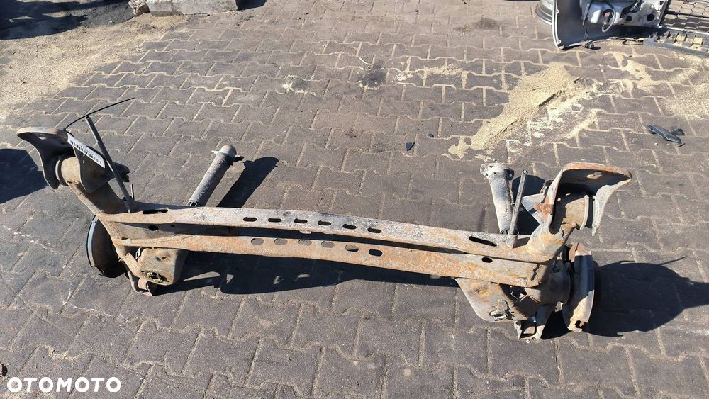 BELKA / SANKI TYŁ SKODA OCTAVIA III - 4