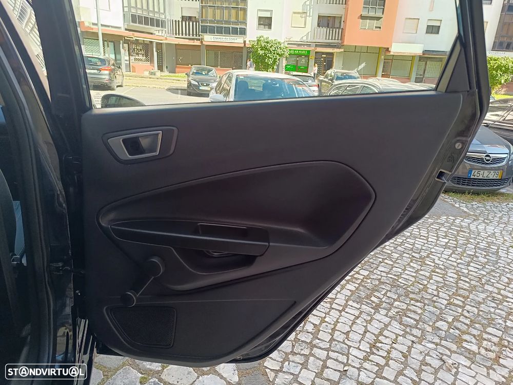 Ford Fiesta 1.5 TDCi Titanium - 30