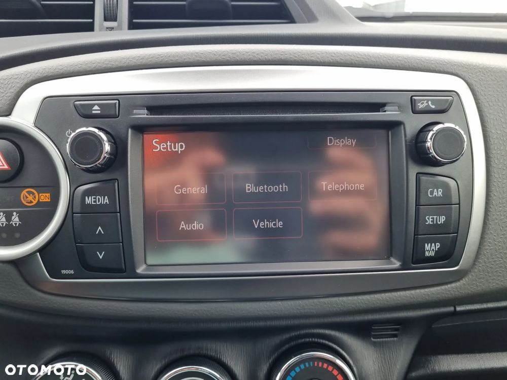 Toyota Yaris 1.33 Premium EU6 - 18