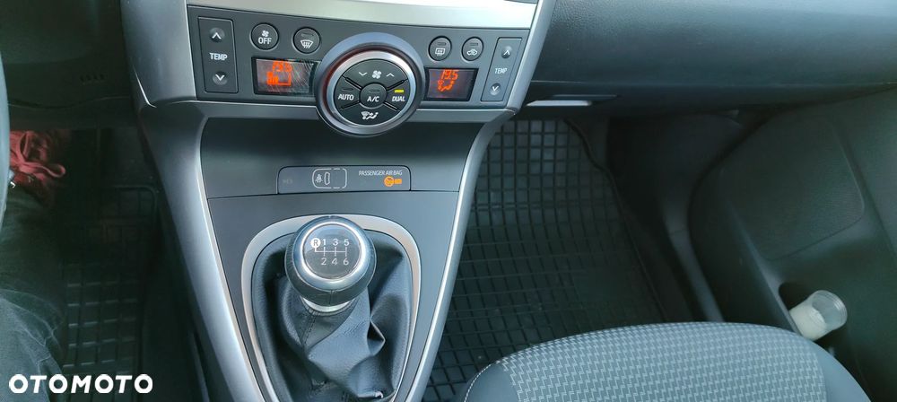 Toyota Corolla Verso 2.0 D-4D Executive - 16