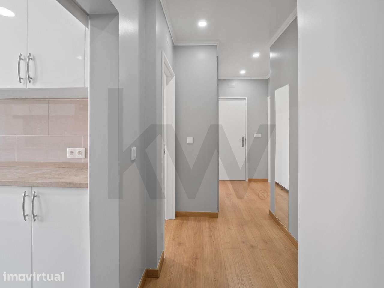 Apartamento T2 Renovado em Carcavelos - Zona sossegada, a 8 min da Pra - Grande imagem: 3/19