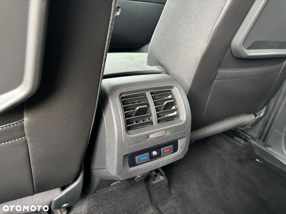 Volkswagen Touran 2.0 TDI SCR DSG Highline - 29