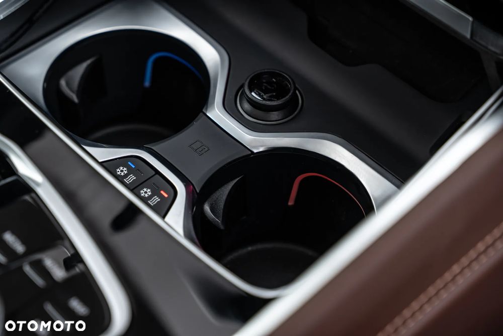 BMW X6 M60i xDrive - 25