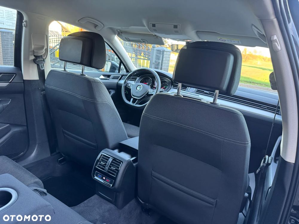 Volkswagen Passat 2.0 TDI SCR DSG Comfortline - 34