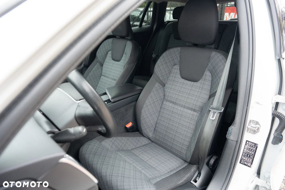 Volvo V60 B3 B DKG Momentum Pro - 9