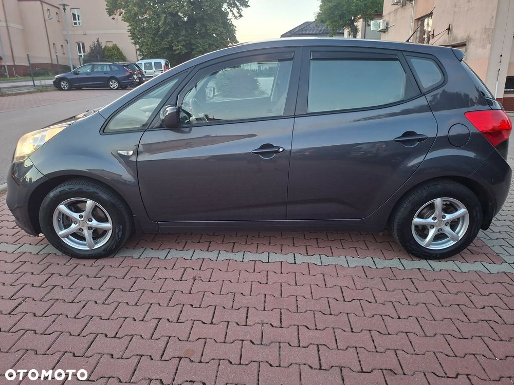 Kia Venga - 11