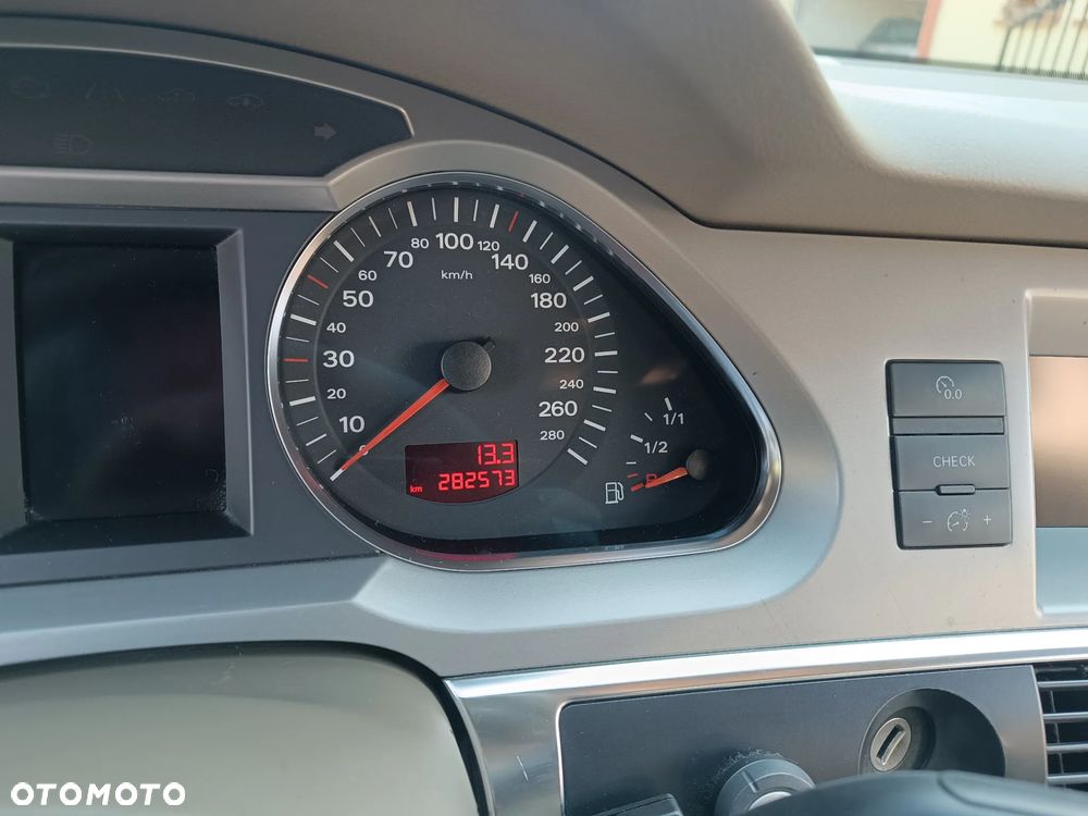 Audi A6 Limousine 2.4 Quattro - 8