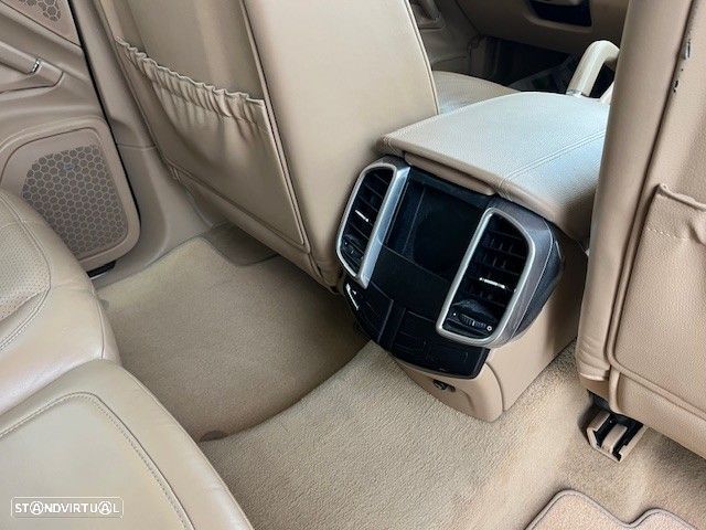 Porsche Cayenne - 15