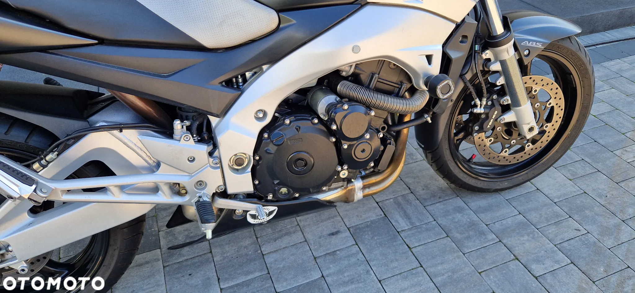 Suzuki GSR - 6