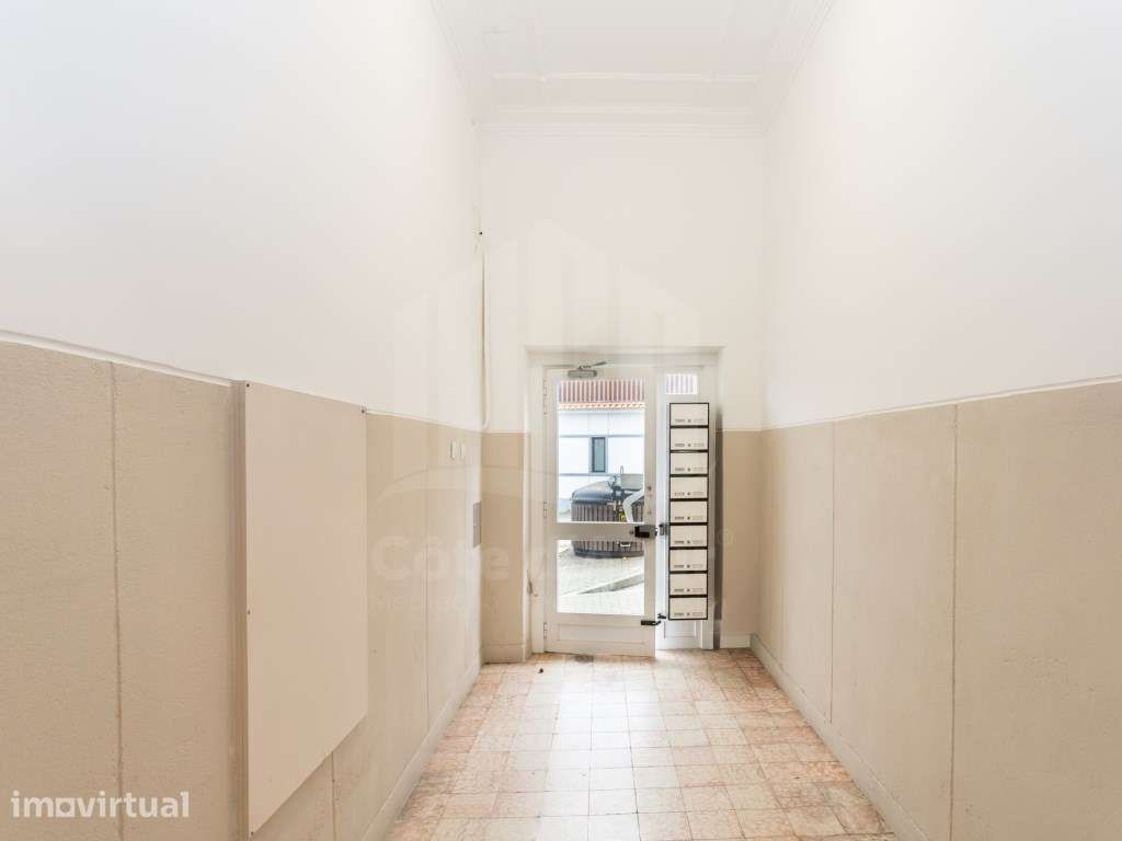 Apartamento T2 Impecável | Totalmente Remodelado | Smart Home | Fog... - Grande imagem: 2/32