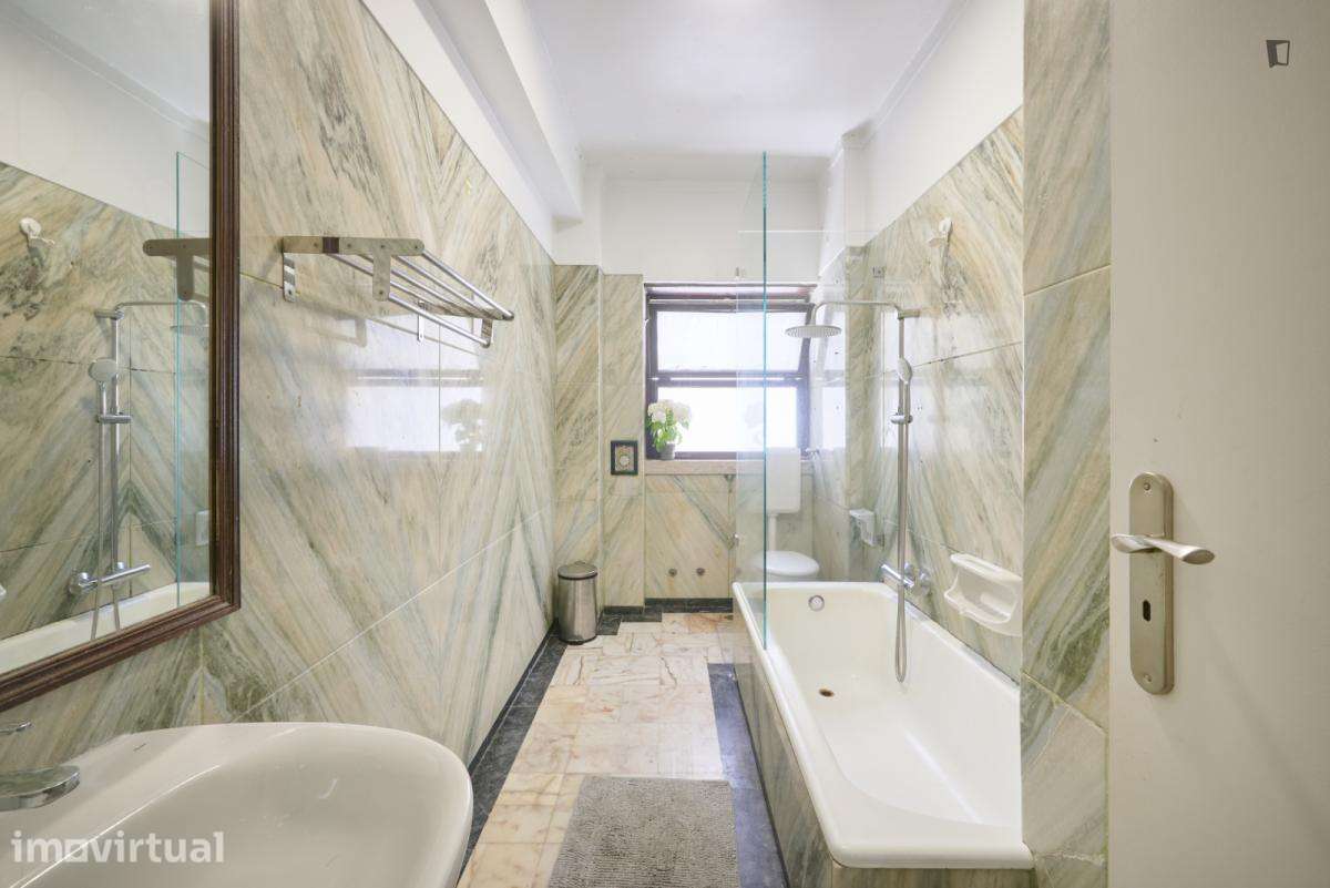 Quarto - localizado em Marquês de Pombal Lisbon - Grande imagem: 5/38