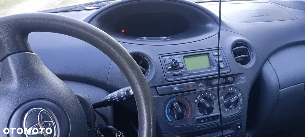 Toyota Yaris 1.0 - 6