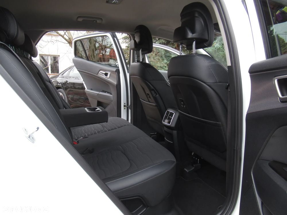 Kia Sportage 1.6 T-GDI HEV Business Line 4WD - 11