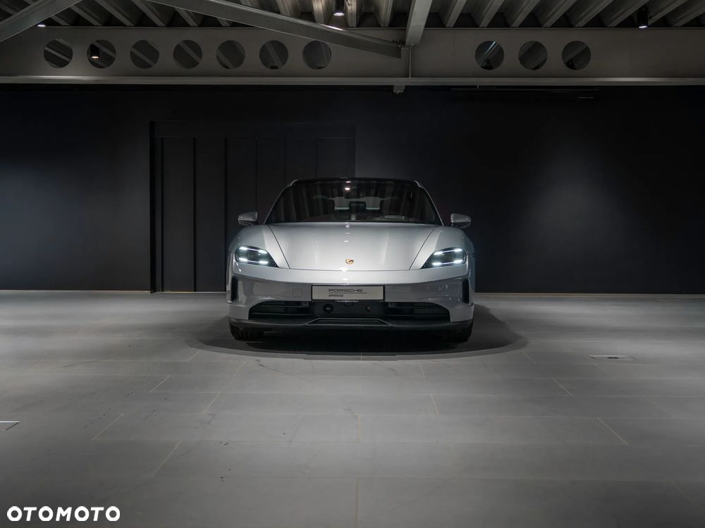 Porsche Taycan 4 - 8