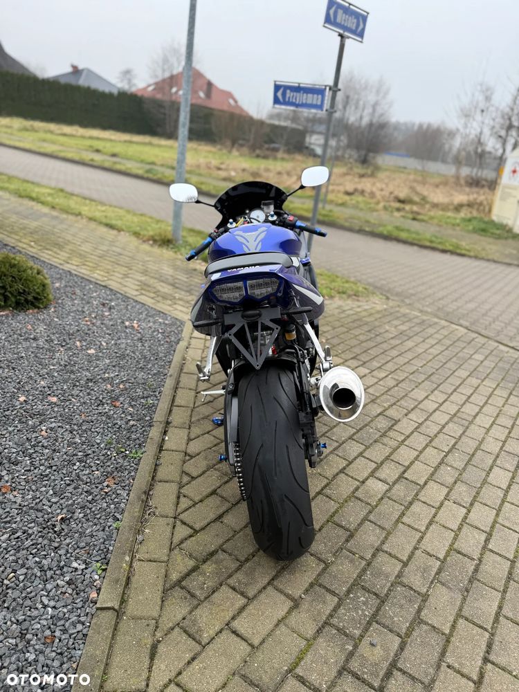 Yamaha R6 - 6