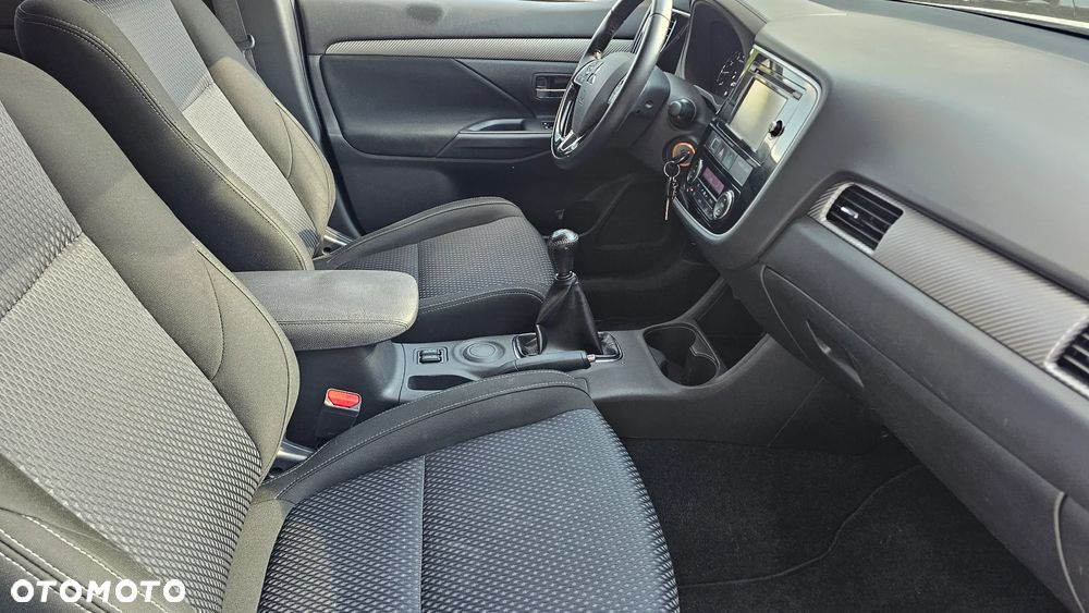 Mitsubishi Outlander 2.0 2WD Active - 15