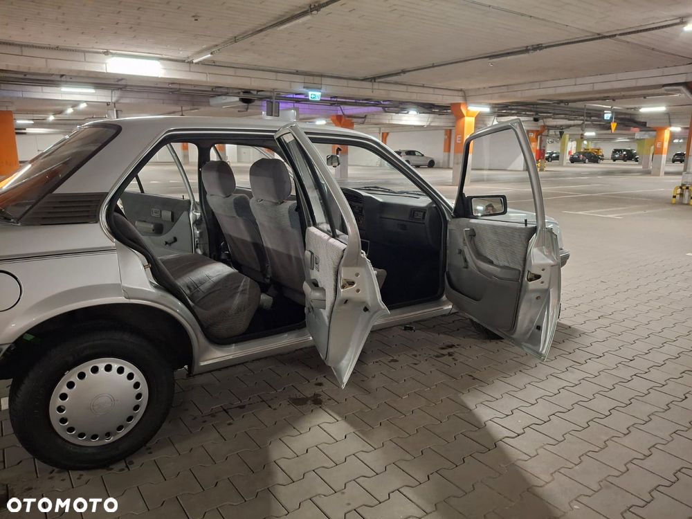 Opel Ascona 1.6 Exclusive - 26