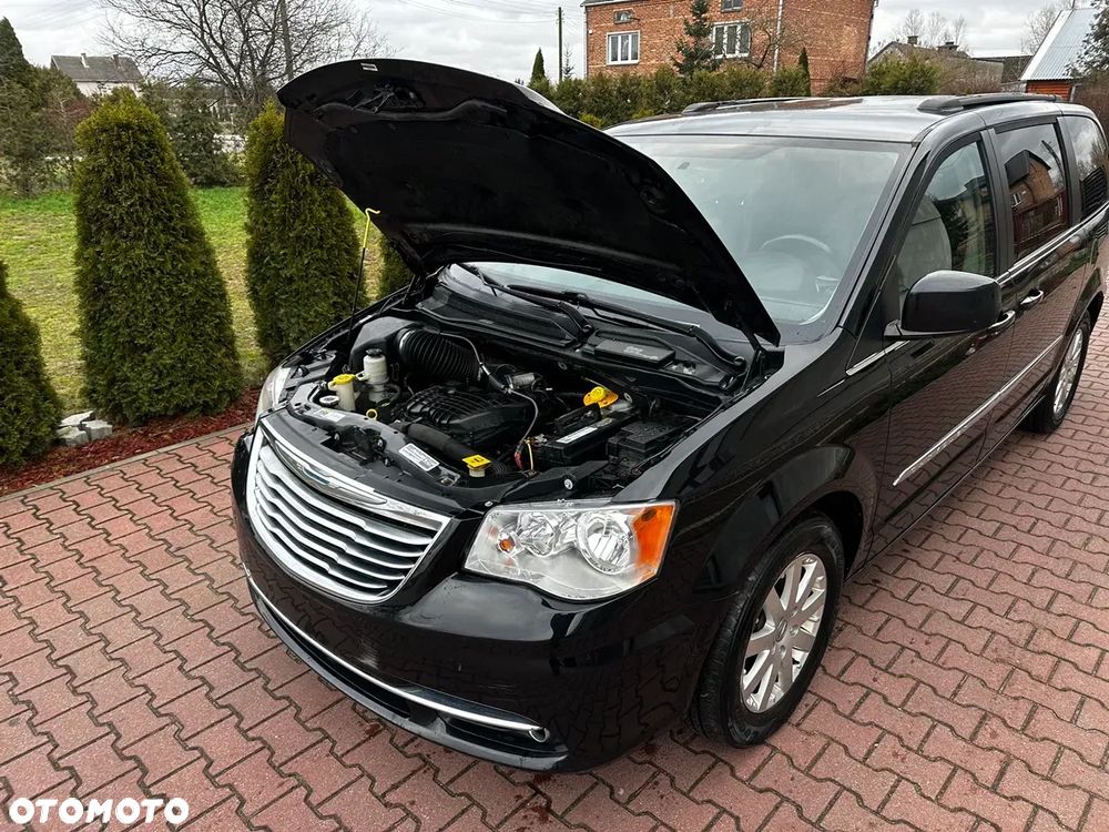 Chrysler Town & Country - 15