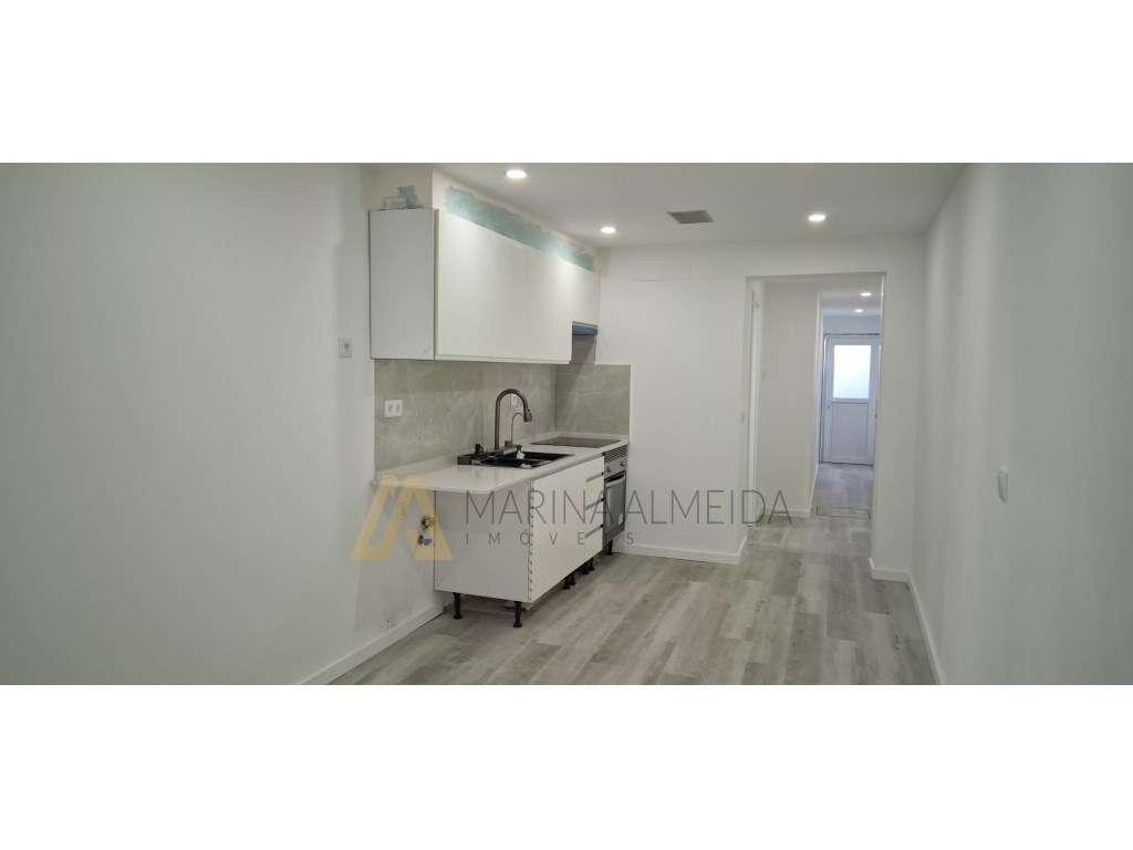 Moradia térrea T1+1 totalmente remodelada de raiz, com quintal e es... - Grande imagem: 3/16