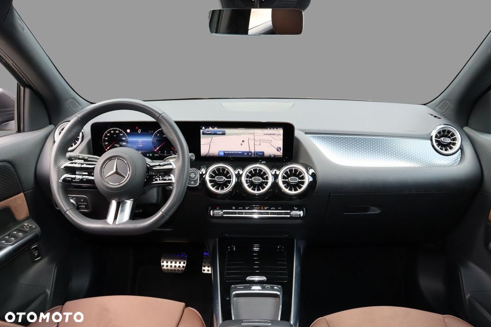 Mercedes-Benz GLA - 12
