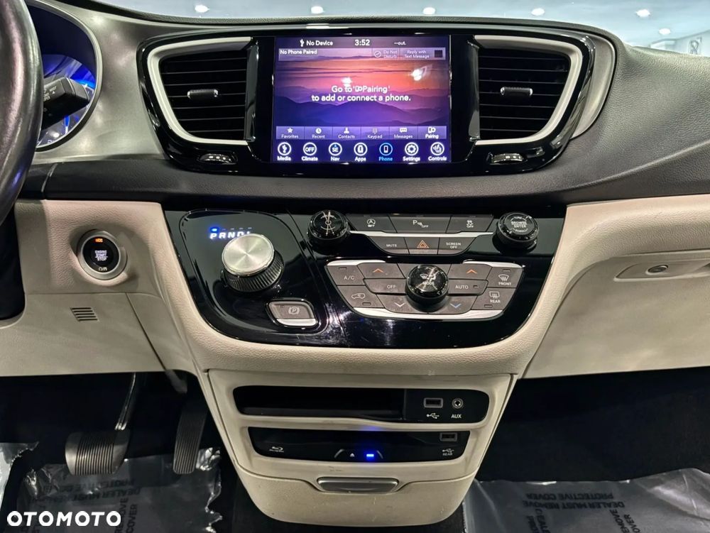 Chrysler Pacifica - 28