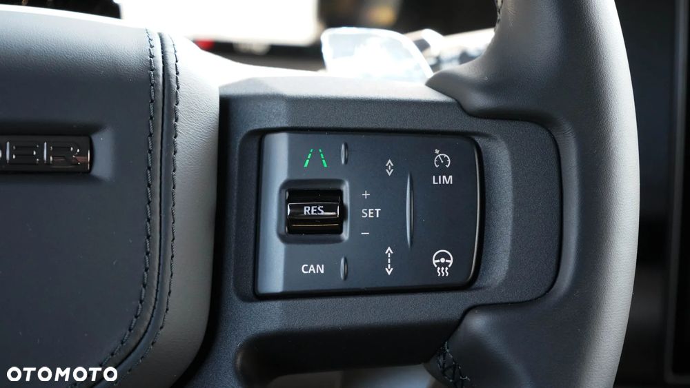 Land Rover Defender - 19