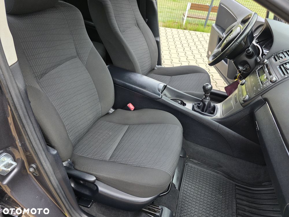 Toyota Avensis 1.8 Sol plus - 12