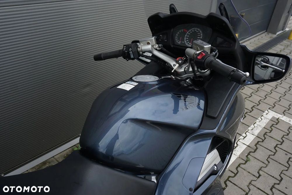 Honda ST - 6