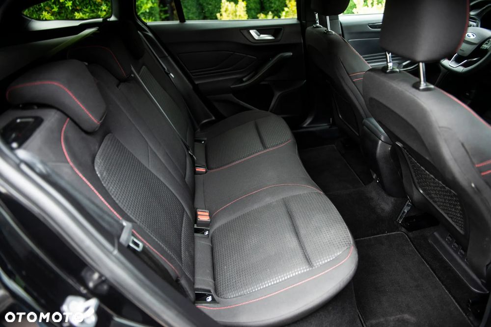 Ford Focus 1.0 EcoBoost mHEV ST-Line Design - 36