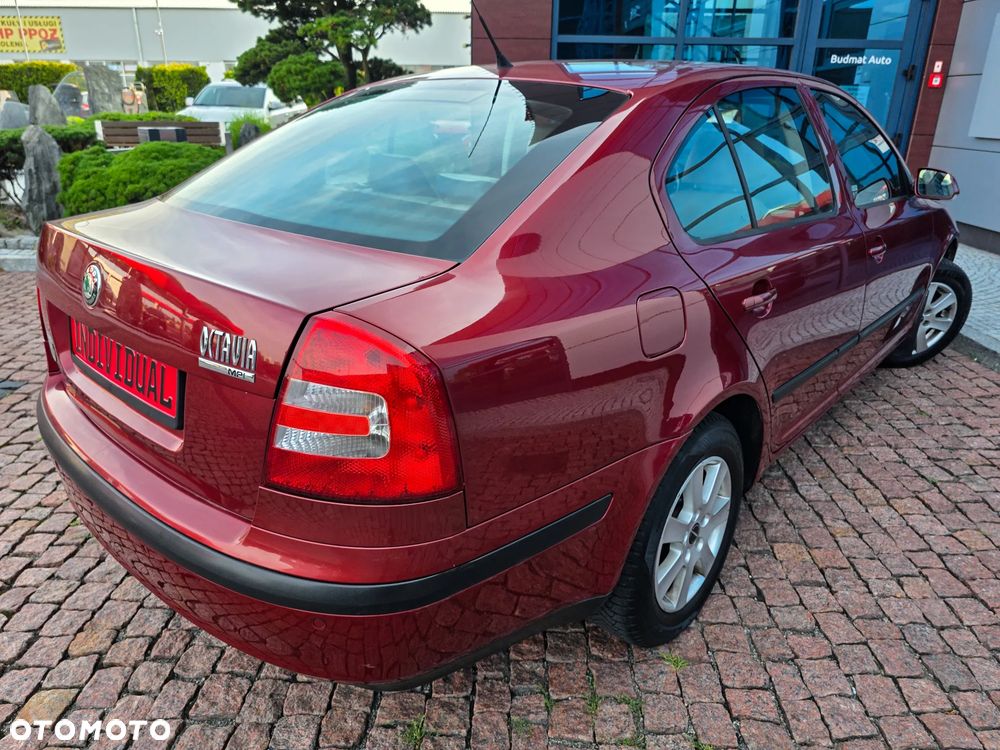 Skoda Octavia 1.6 Ambiente - 8