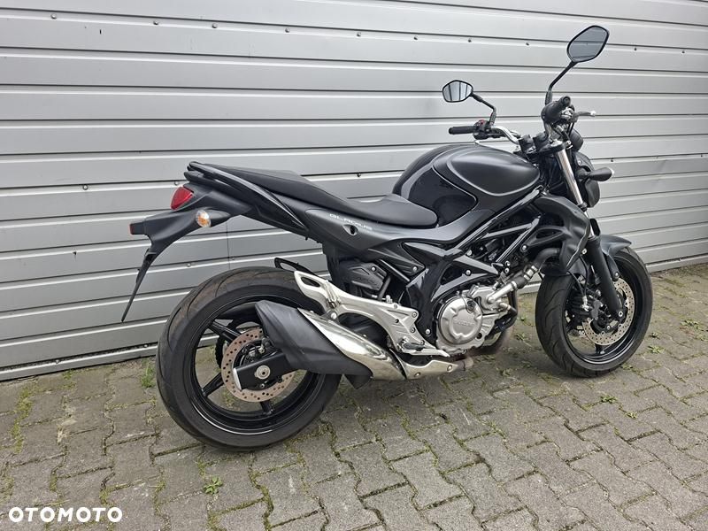 Suzuki Gladius - 2