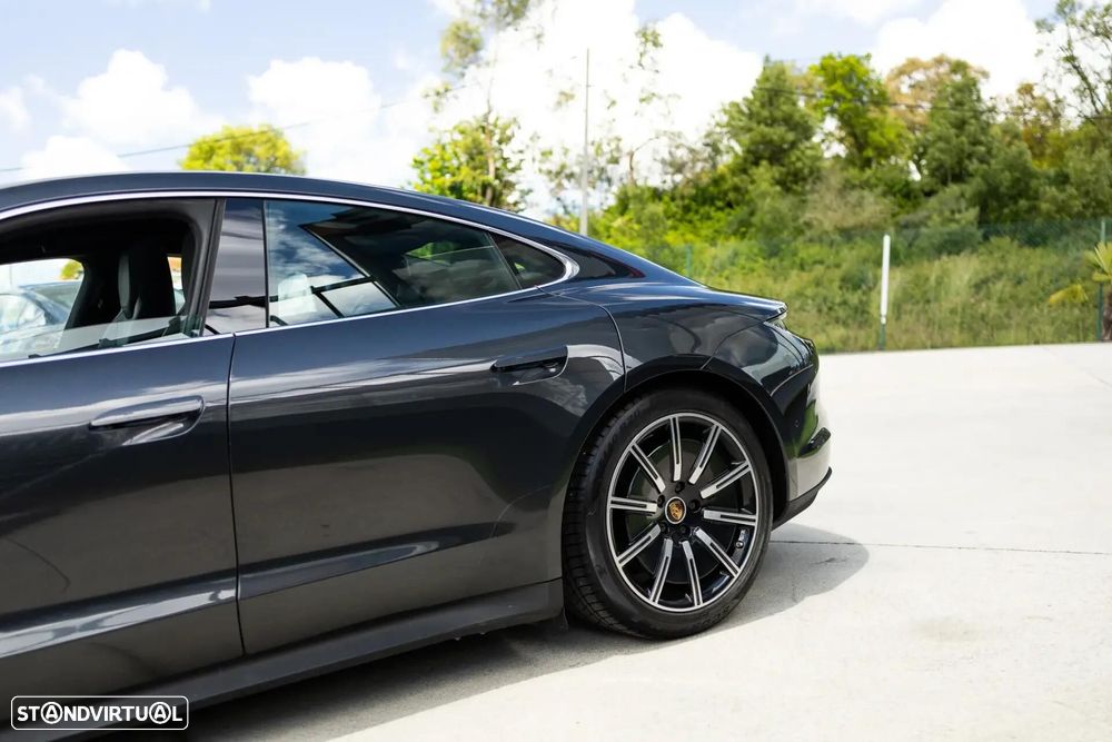Porsche Taycan - 21