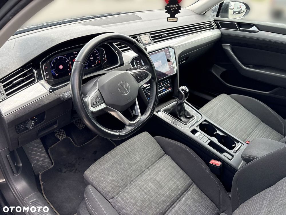 Volkswagen Passat - 9
