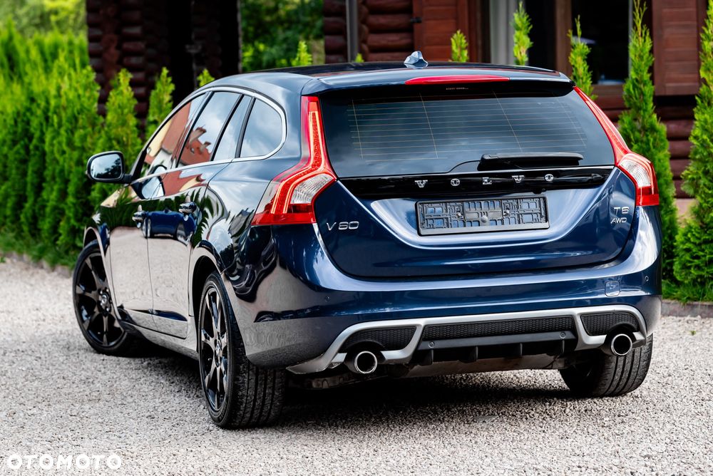 Volvo V60 T6 AWD R-Design - 12