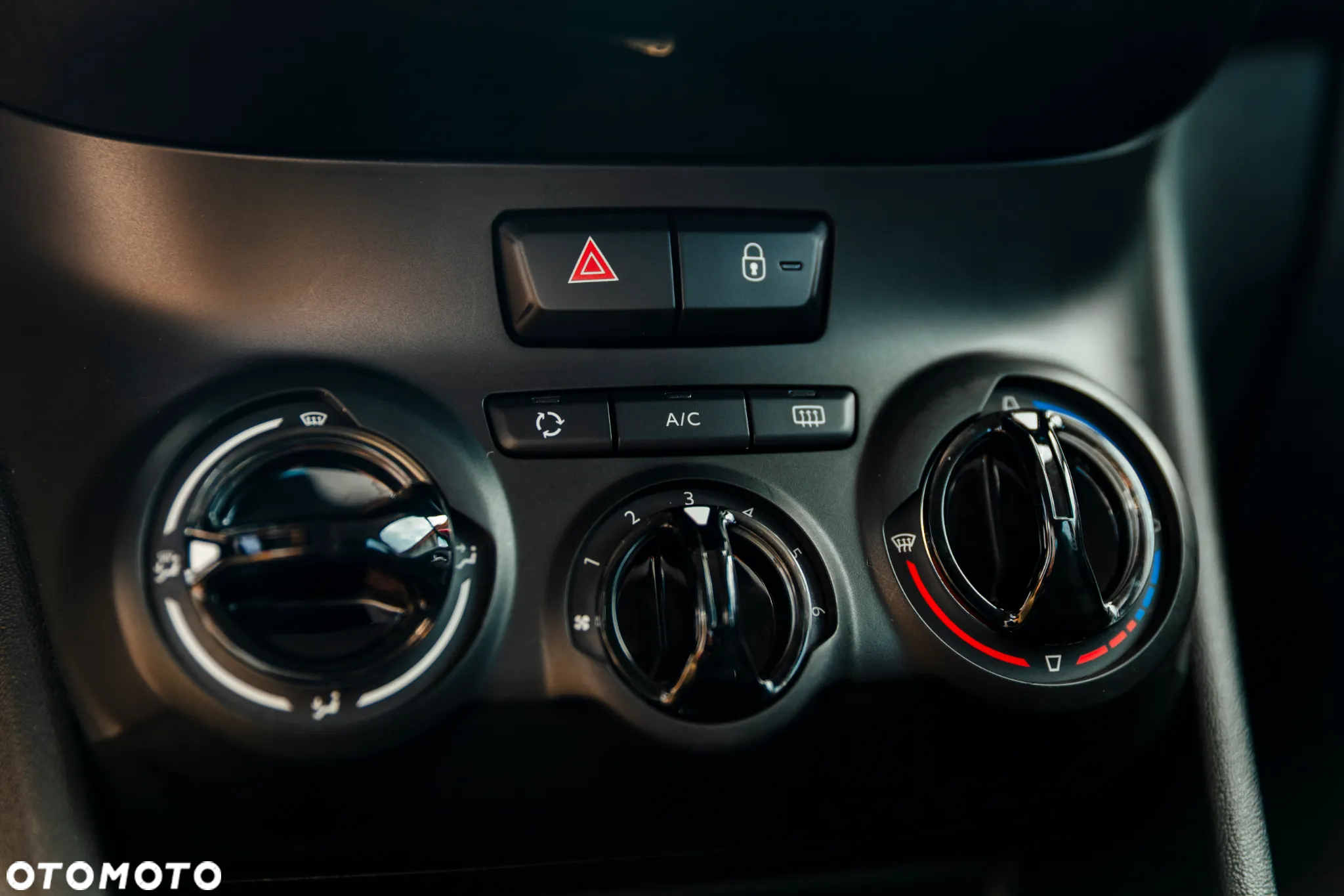 Peugeot 2008 1.2 Pure Tech Active S&S EAT6 - 29