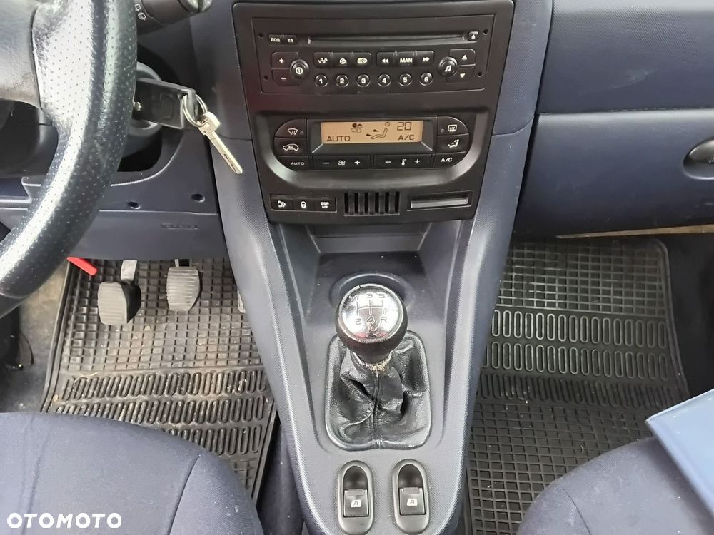 Peugeot 1007 - 13