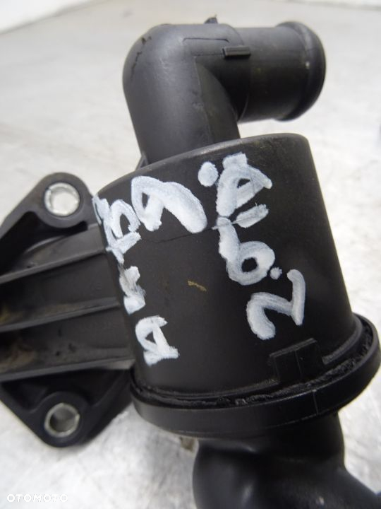 Audi A4 B8 2.0TDI OBUDOWA TERMOSTATU 03L121111AB - 2