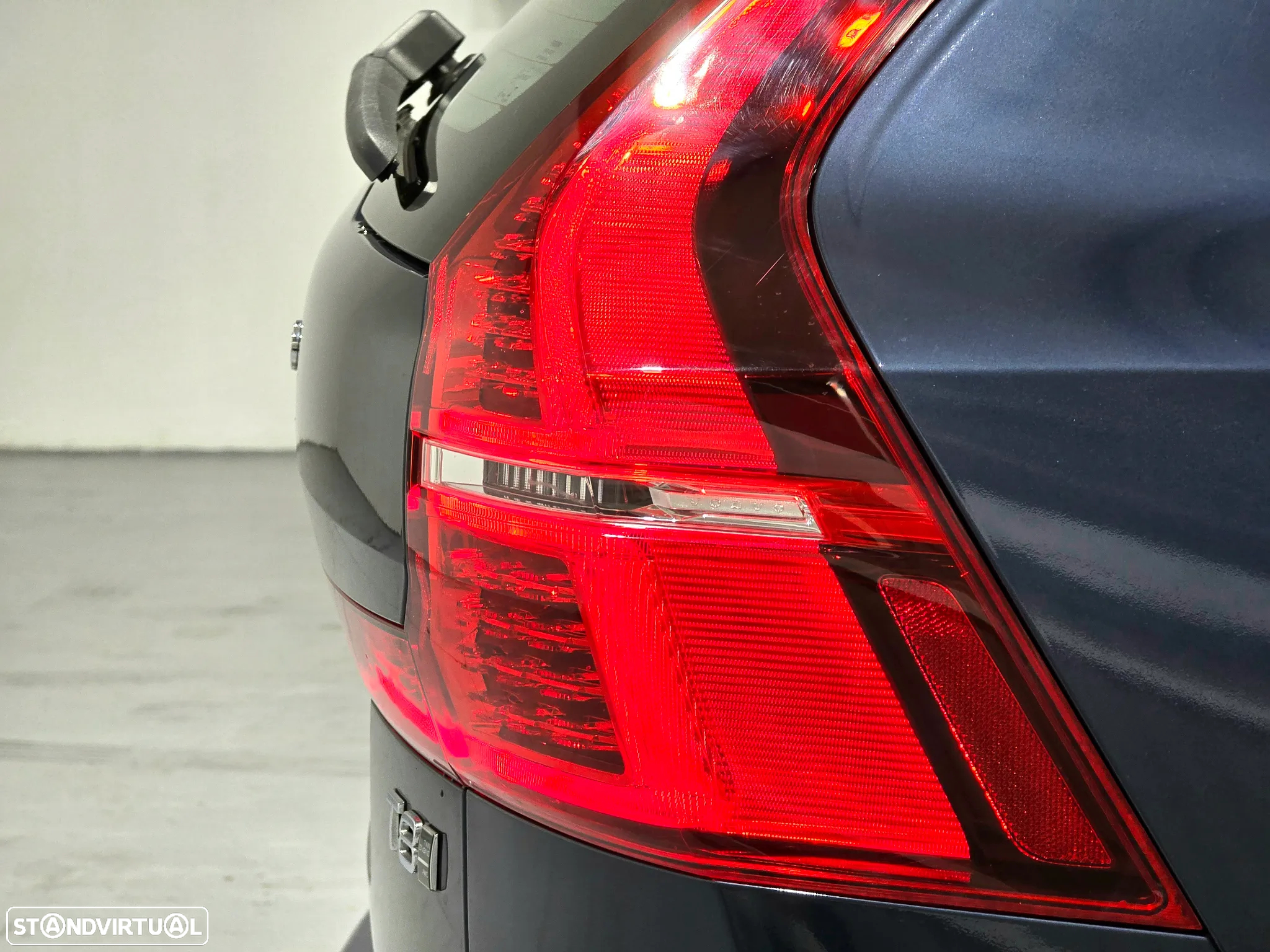 Volvo XC 60 2.0 T8 PHEV Momentum AWD - 27