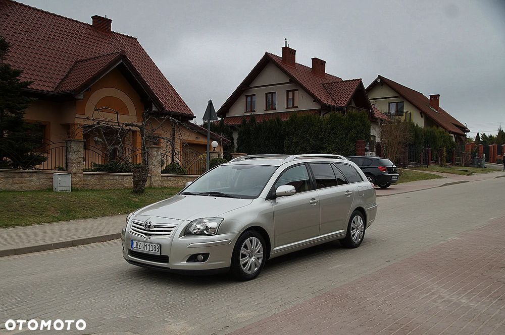 Toyota Avensis 1.8 VVT-i Sol Premium - 2