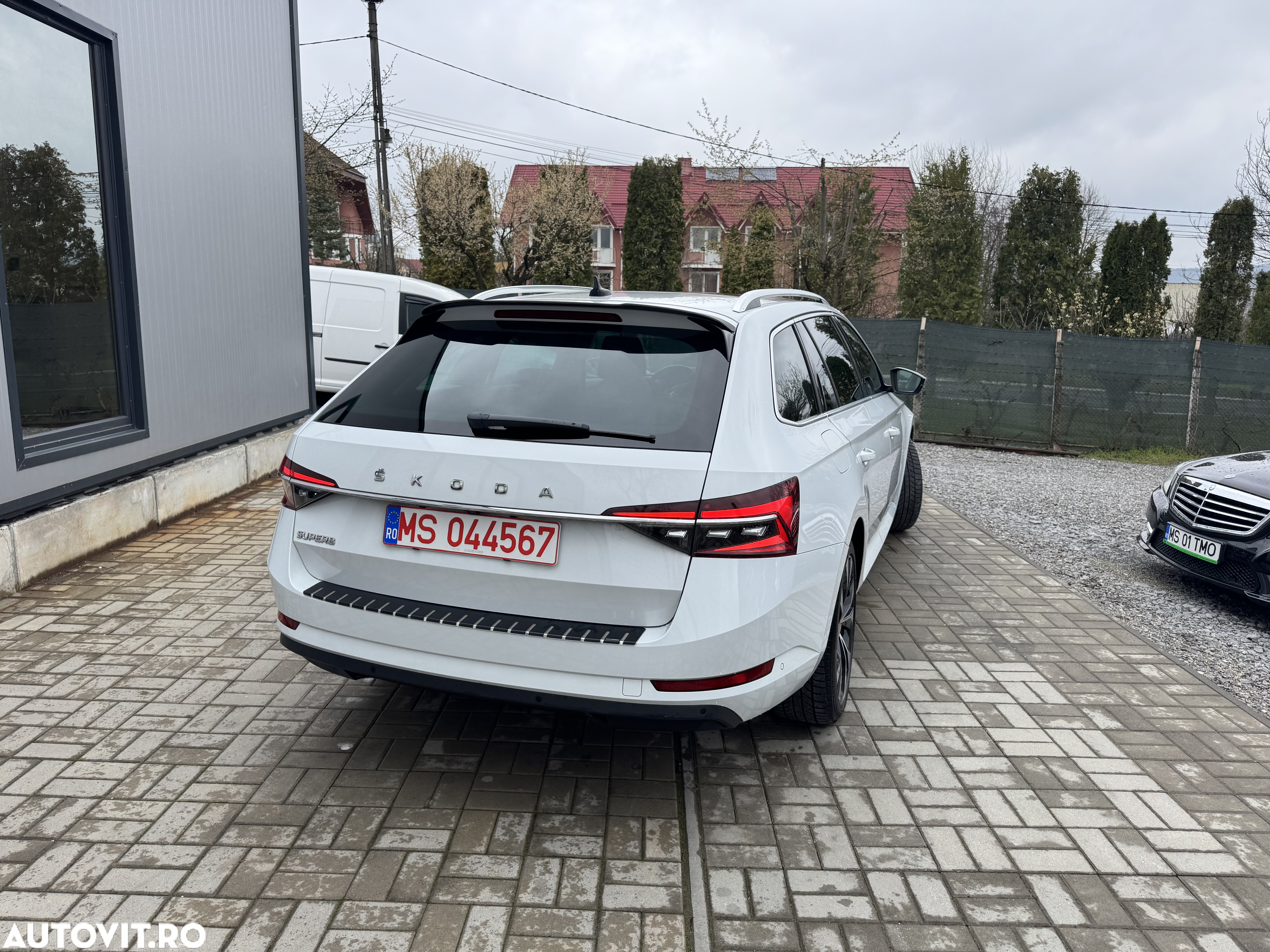 Skoda Superb 2.0 TDI DSG Sportline - 3