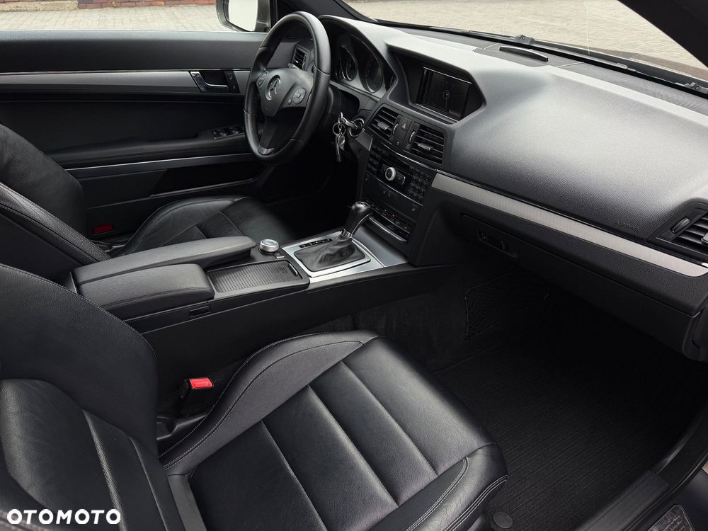 Mercedes-Benz Klasa E 250 CDI DPF BlueEFFICIENCY 7G-TRONIC Avantgarde - 16